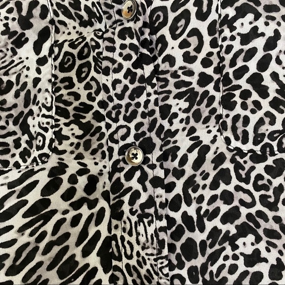 JONES NEW YORK Gray Leopard Print Buttondown Blouse - Picture 5 of 5